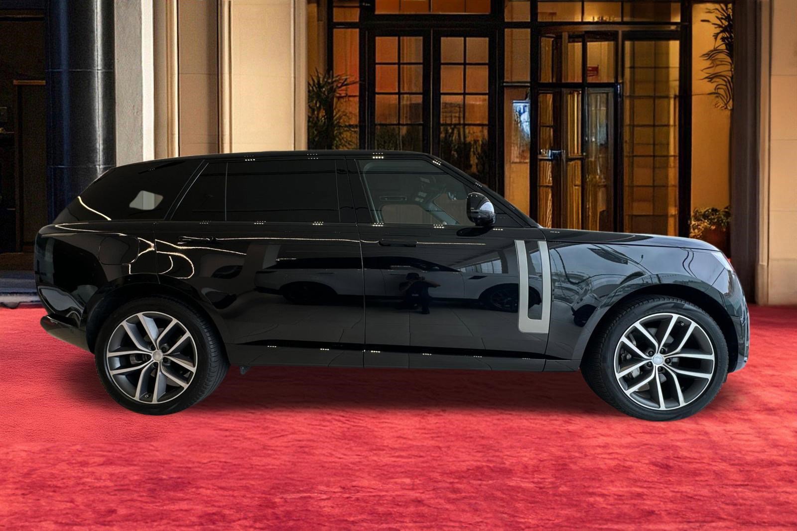 Certified 2025 Land Rover Range Rover Long Wheelbase SE image 9