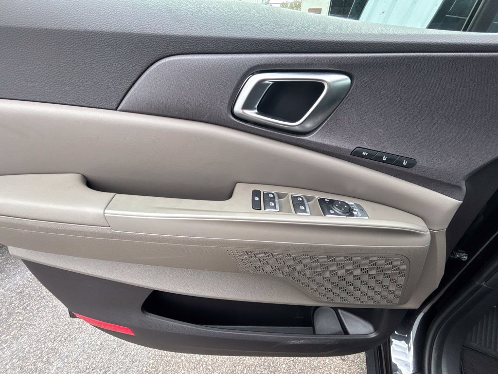 Certified 2026 Kia Carnival EX FWD image 10