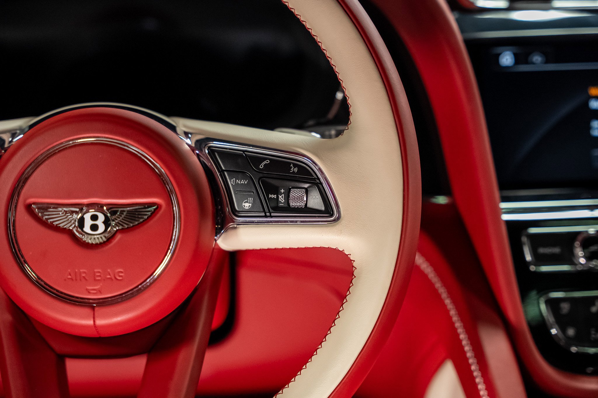 Used 2022 Bentley Bentayga image 35