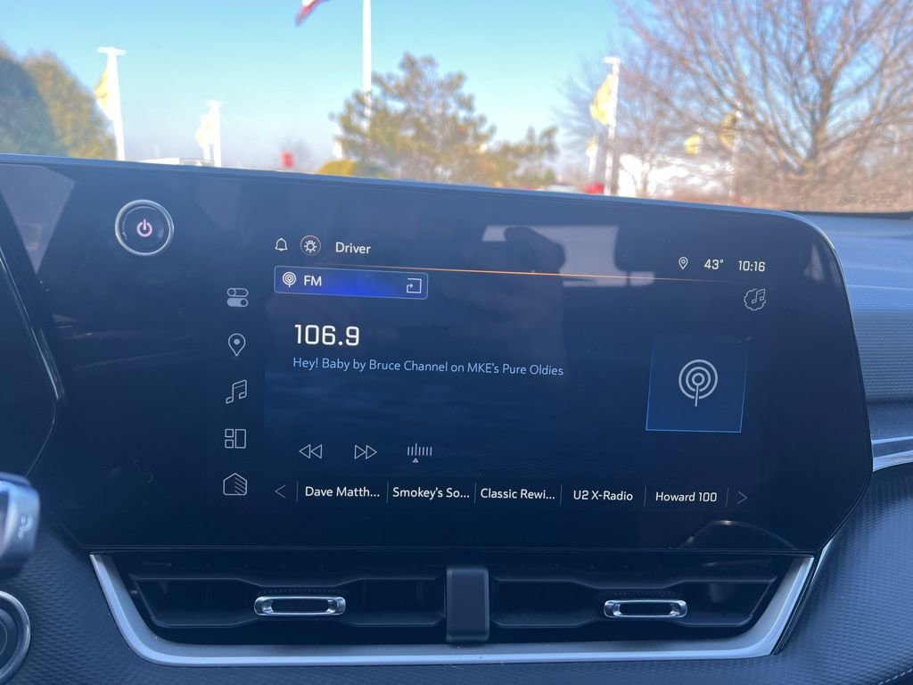 Used 2025 Chevrolet Equinox LT image 18