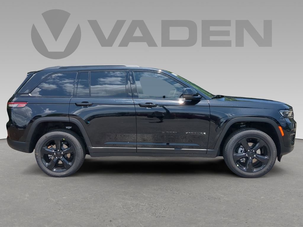 New 2025 Jeep Grand Cherokee Altitude image 2
