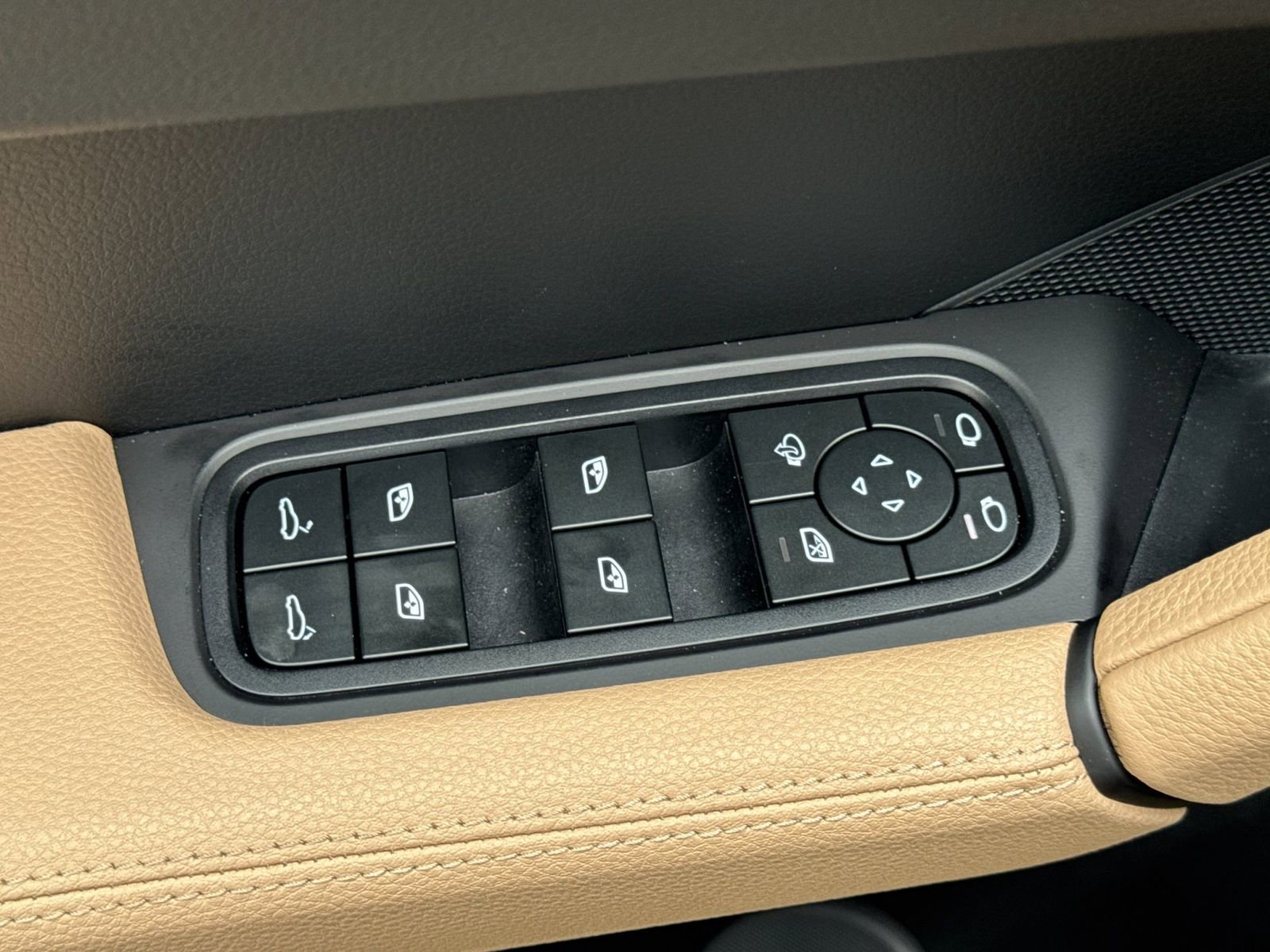 Certified 2025 Porsche Cayenne Coupe AWD/4WD image 13