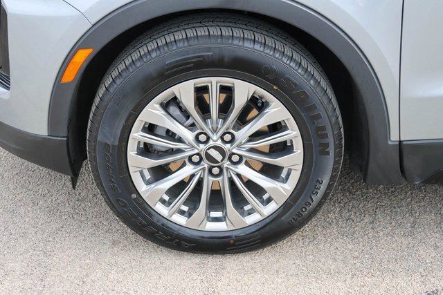 Used 2024 Cadillac XT4 Premium Luxury image 7