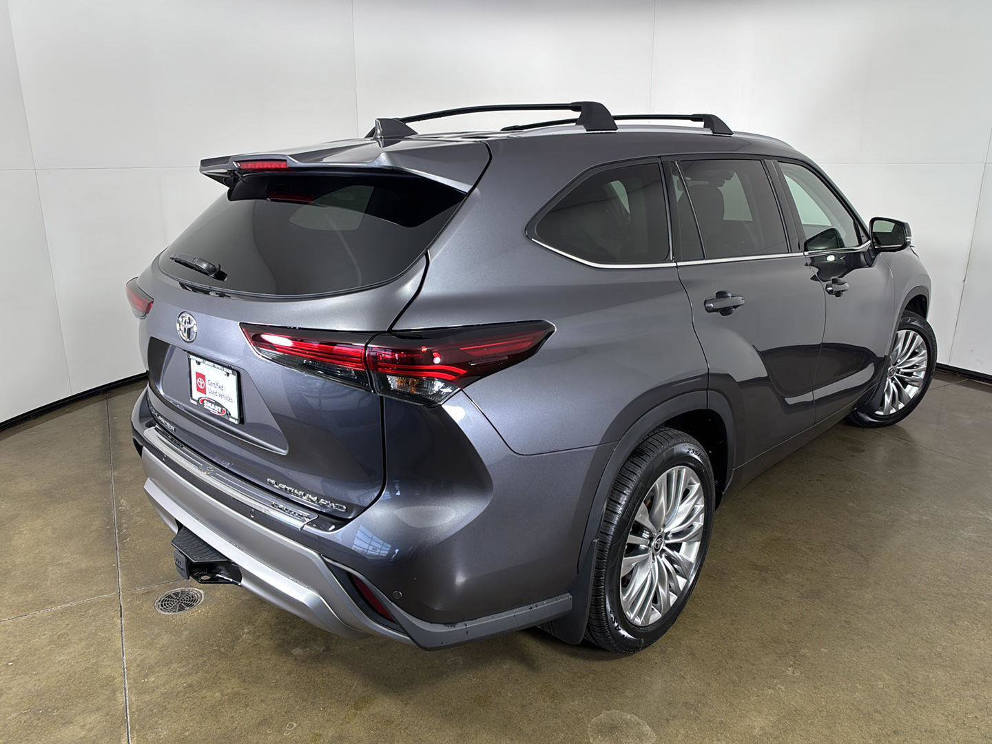 Used 2024 Toyota Highlander Platinum AWD/4WD image 8