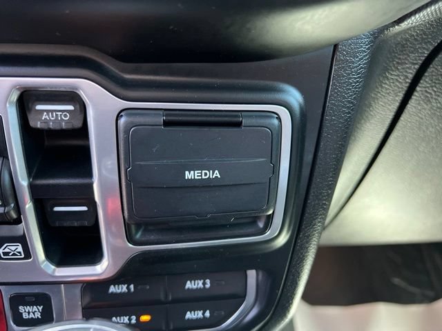 Used 2018 Jeep Wrangler Unlimited Rubicon w/ Dual Top Group AWD/4WD image 25