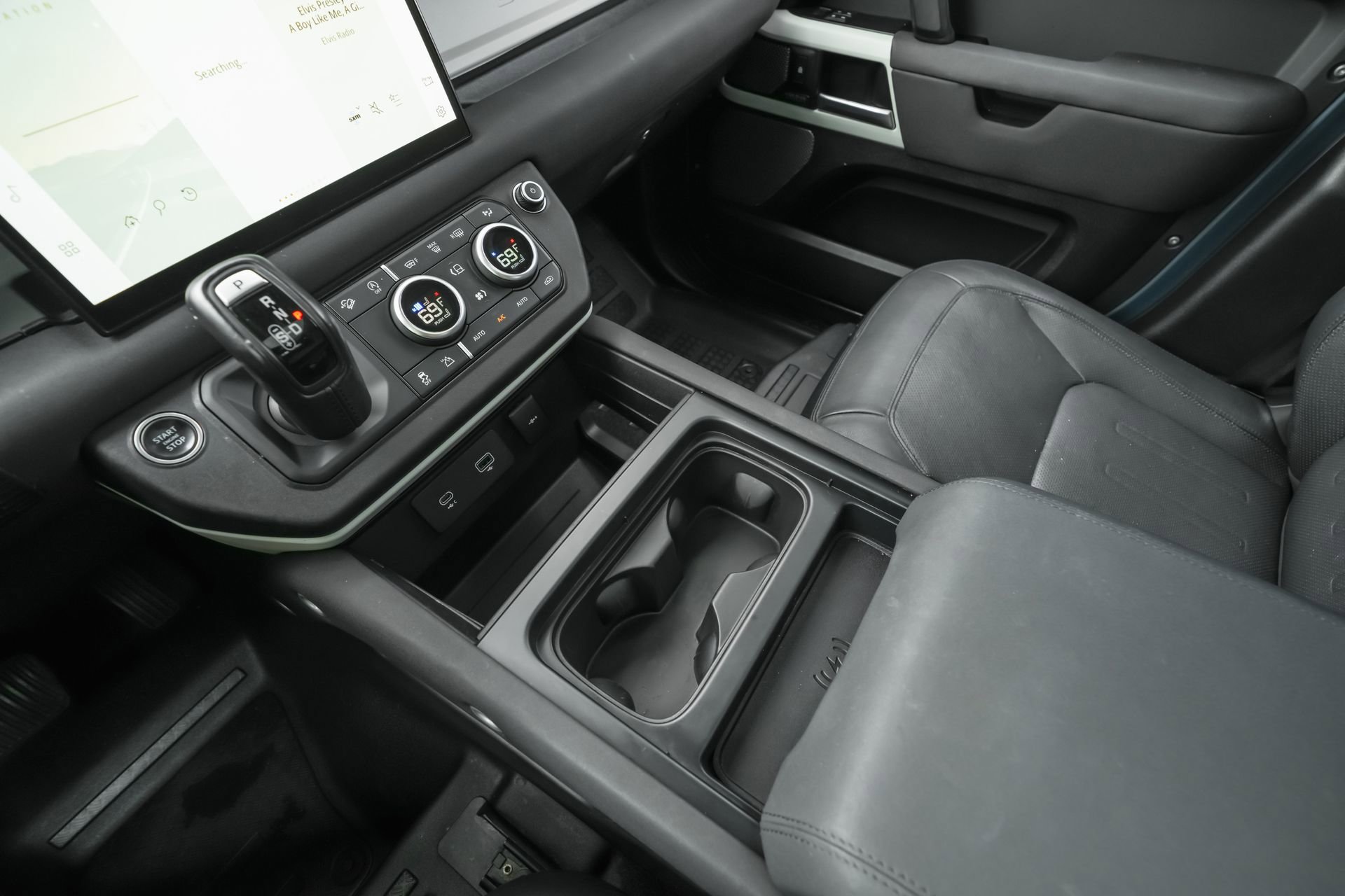 Used 2022 Land Rover Defender 110 SE image 11