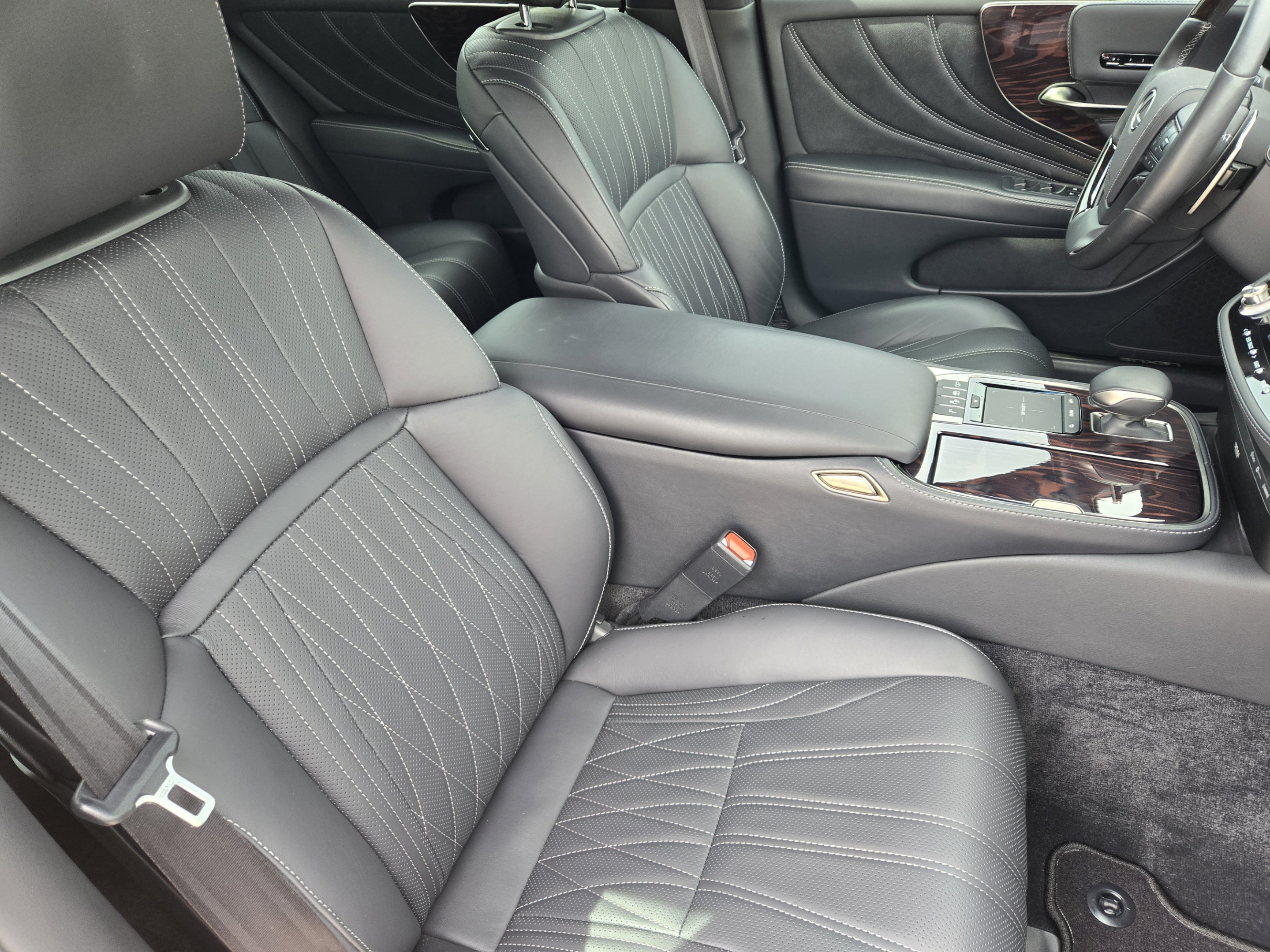 Used 2022 Lexus LS 500 w/ Interior Upgrade Package RWD image 10