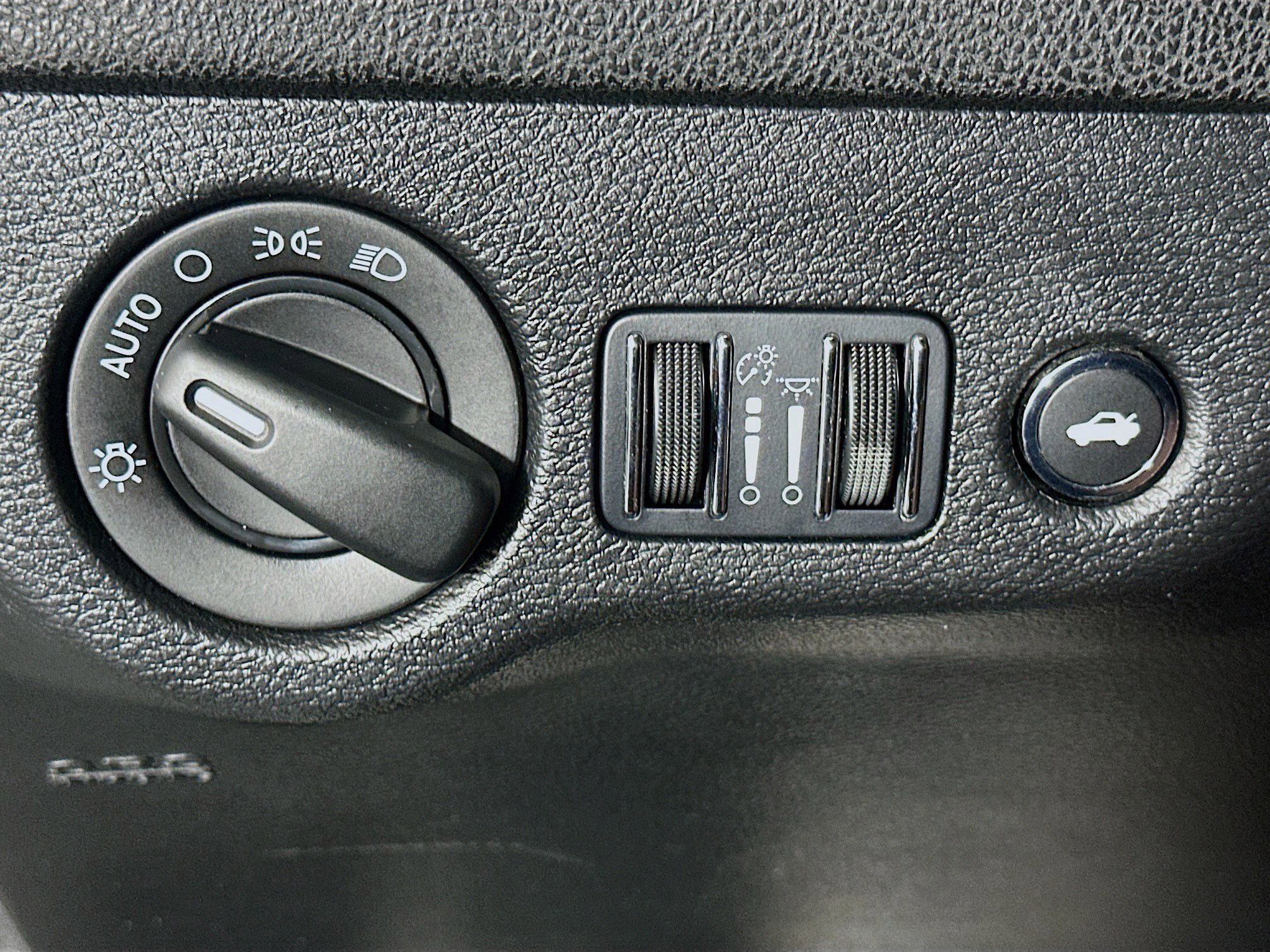 Used 2023 Dodge Charger SXT RWD image 16