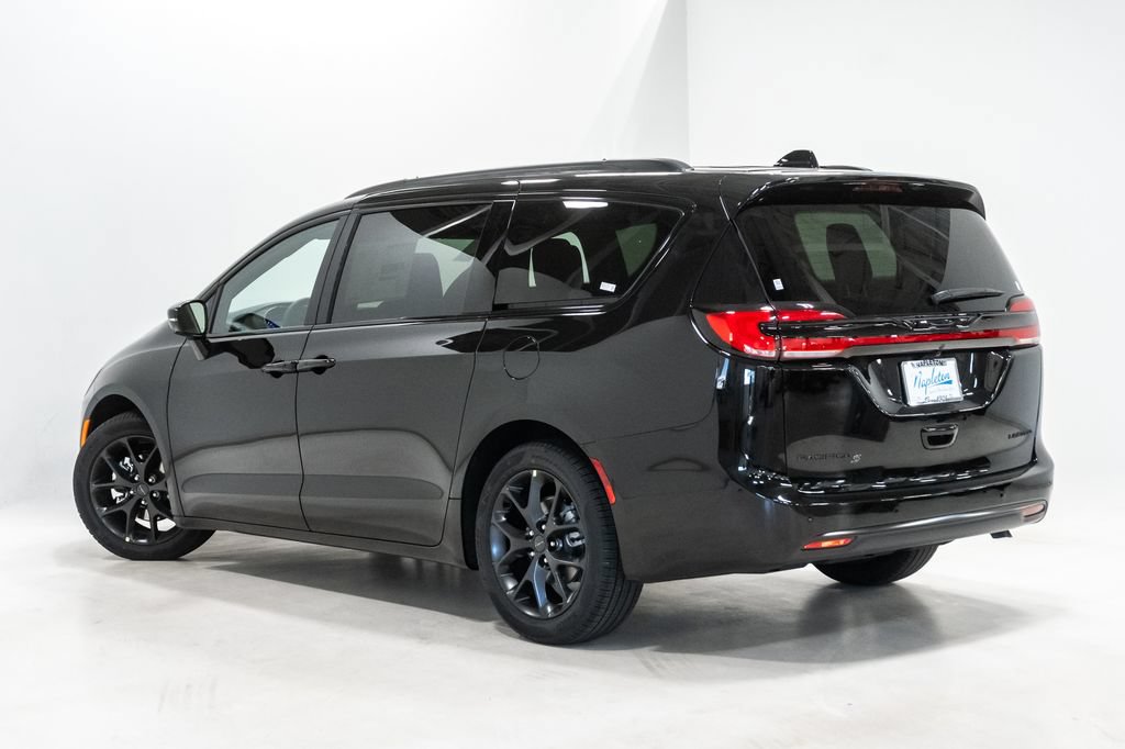 New 2027 Chrysler Pacifica Limited FWD image 30