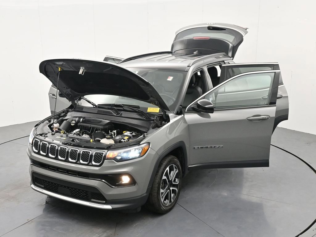 Used 2024 Jeep Compass Limited image 39