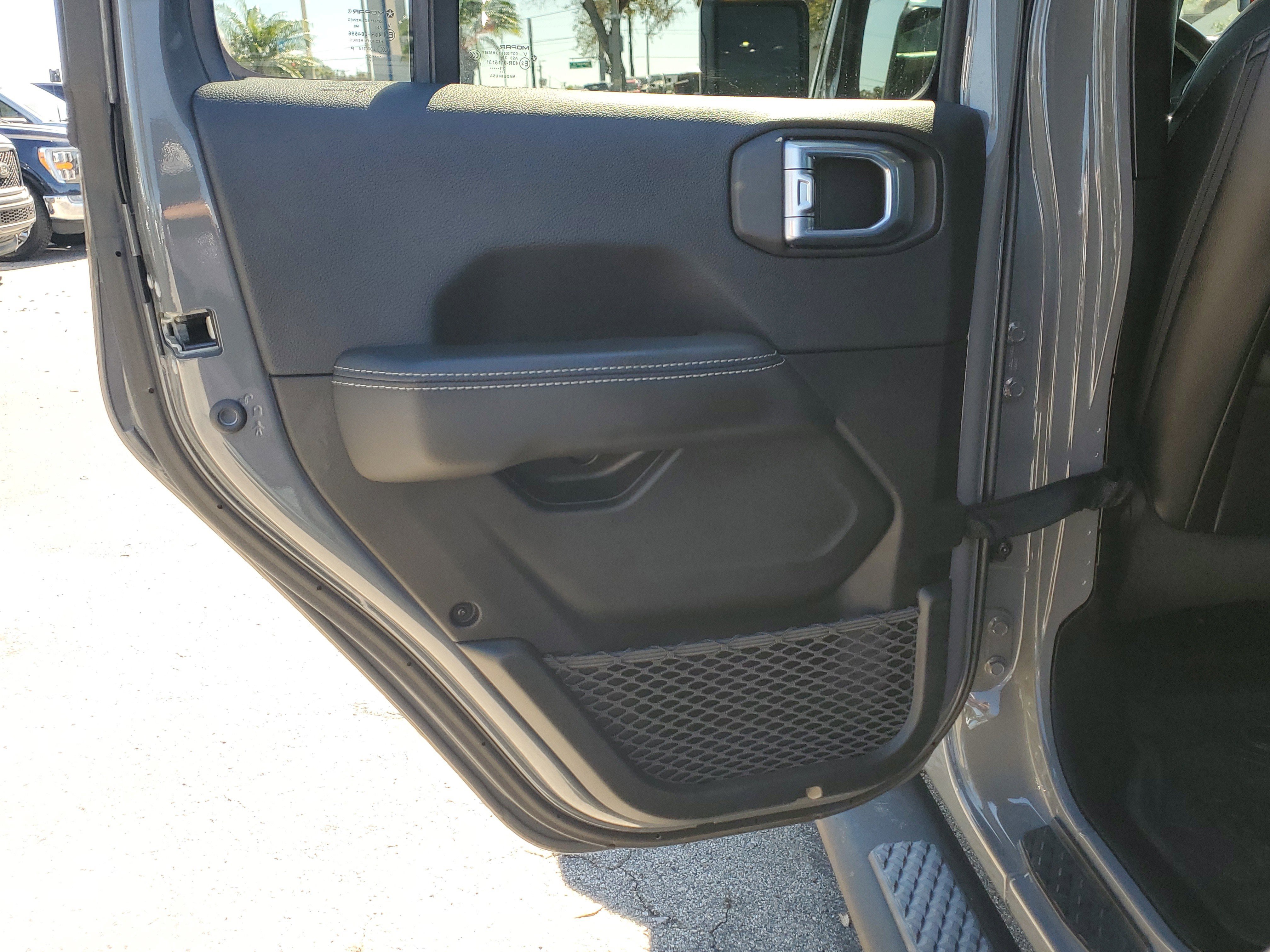 Used 2021 Jeep Gladiator Overland w/ Popular Equipment Package image 11