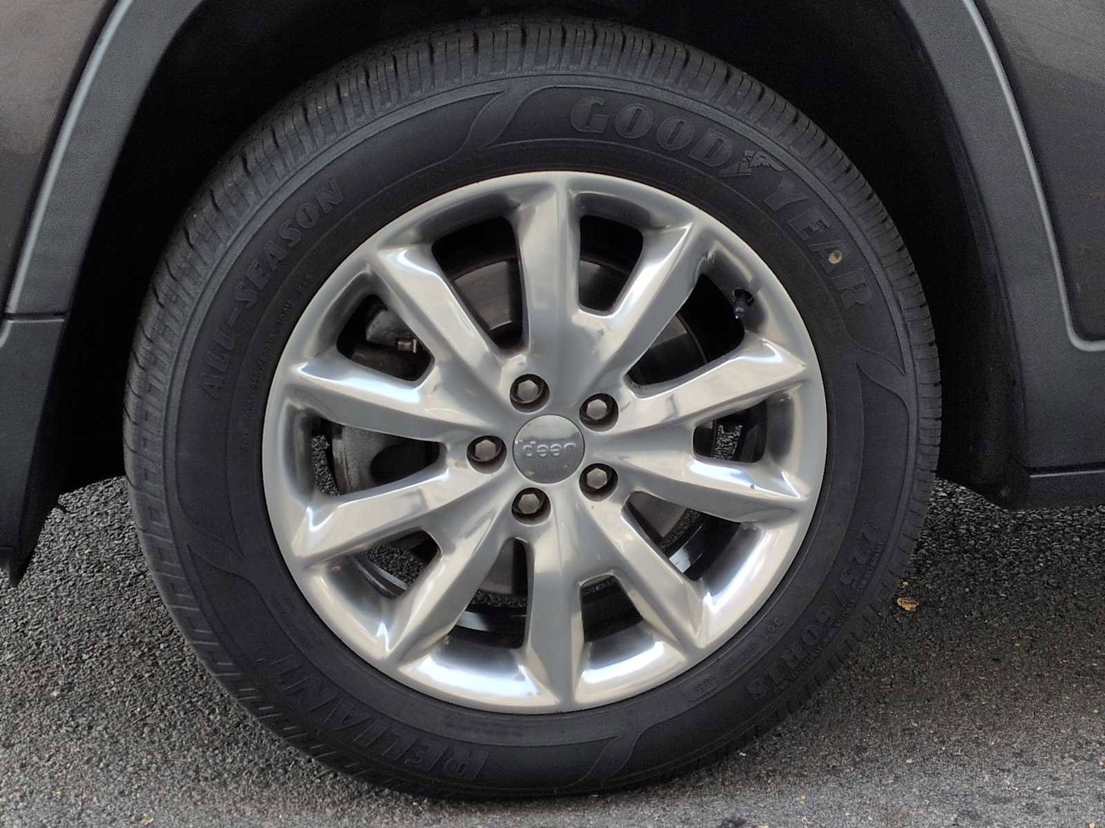 Used 2016 Jeep Cherokee Limited image 14