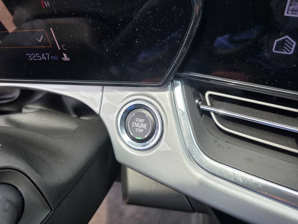 Used 2025 Chevrolet Trax LT FWD image 21