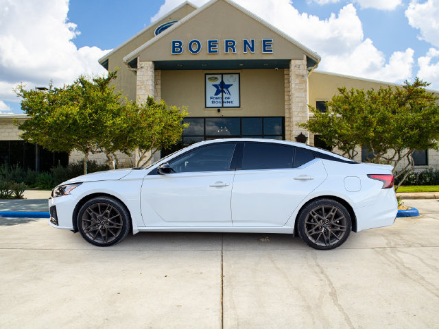 Used 2025 Nissan Altima 2.5 SR FWD image 2