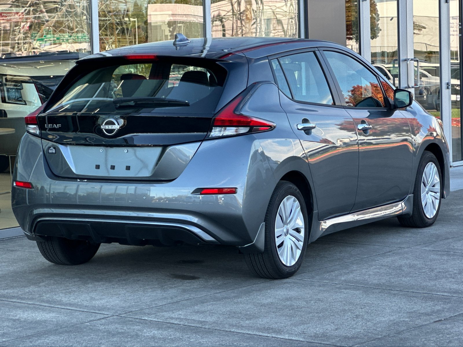 Used 2025 Nissan Leaf S FWD image 4
