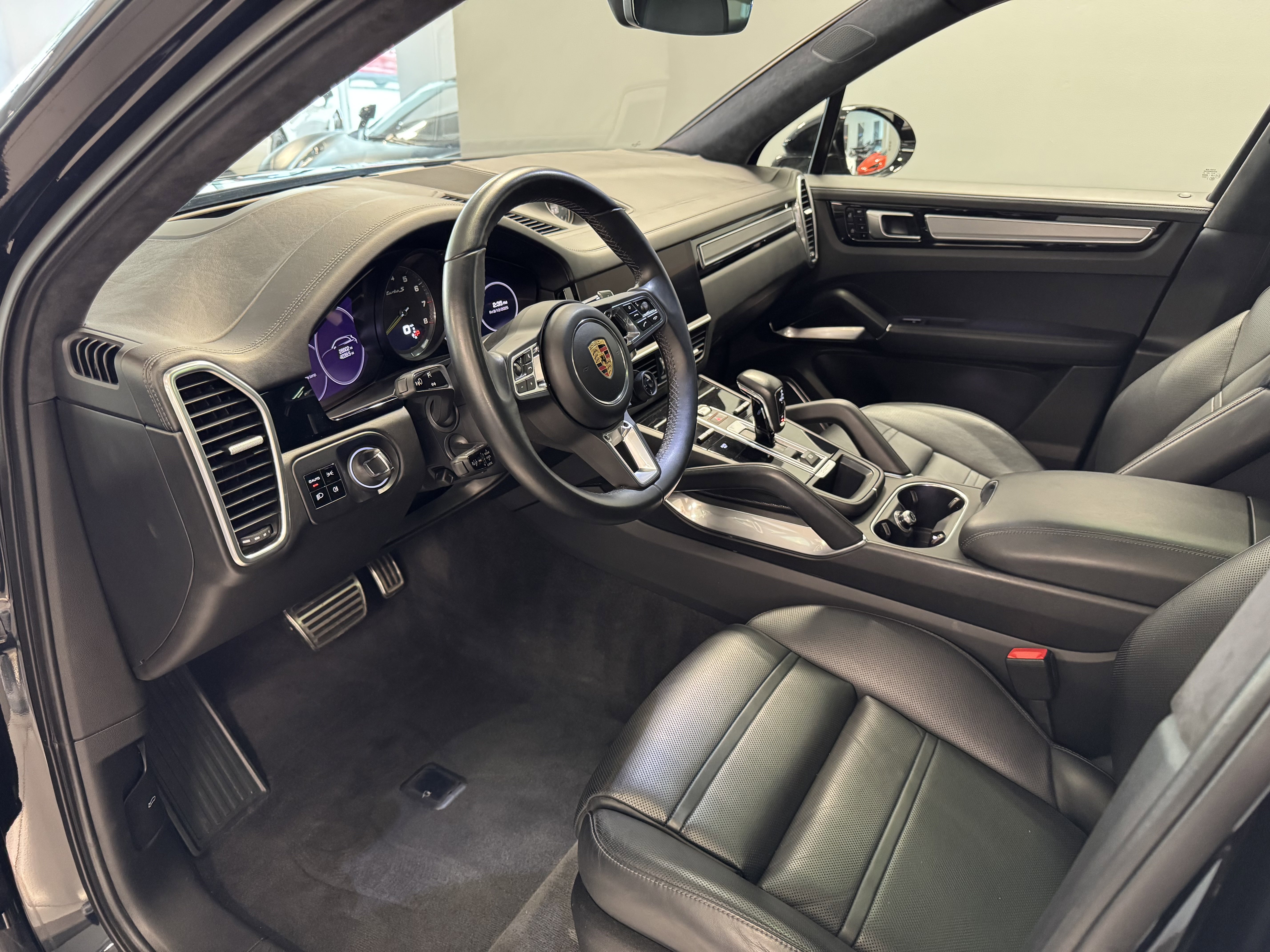 Used 2021 Porsche Cayenne Turbo S image 8