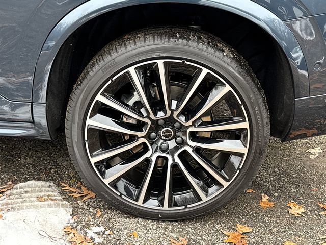 New 2026 Volvo XC90 B6 Plus w/ Protection Package Premier image 8