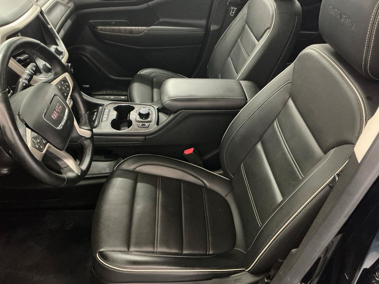 Used 2023 GMC Acadia Denali w/ Black Diamond Edition AWD/4WD image 10