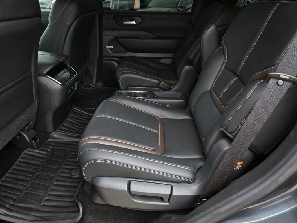 Used 2025 Nissan Armada SL w/ Captain's Chari Seat Package image 19