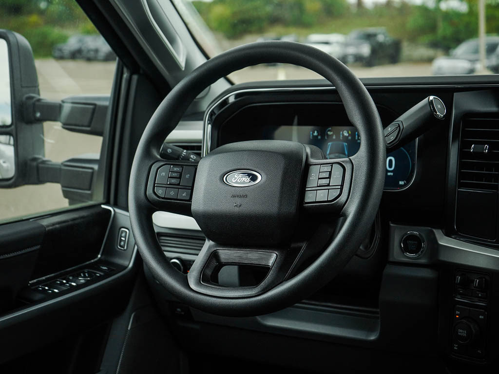 New 2026 Ford F350 XLT w/ XLT Premium Package AWD/4WD image 13
