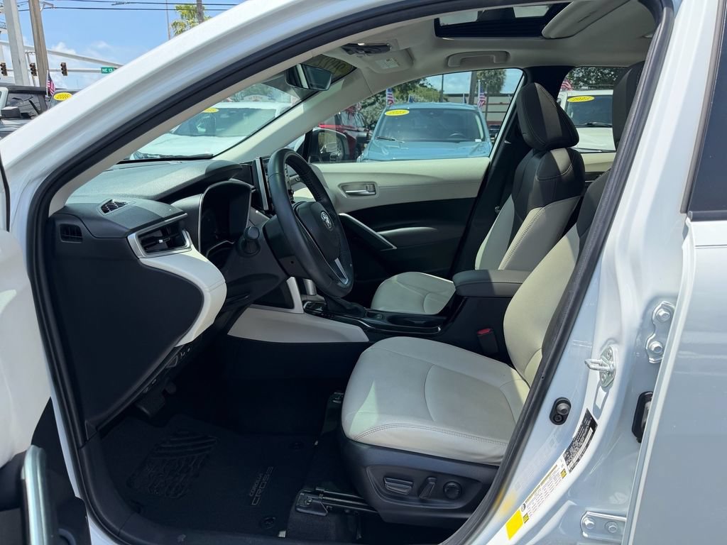 Used 2022 Toyota Corolla Cross XLE w/ Convenience Package AWD/4WD image 10