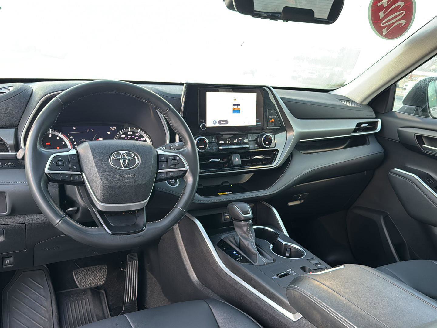 Used 2024 Toyota Highlander XLE image 16