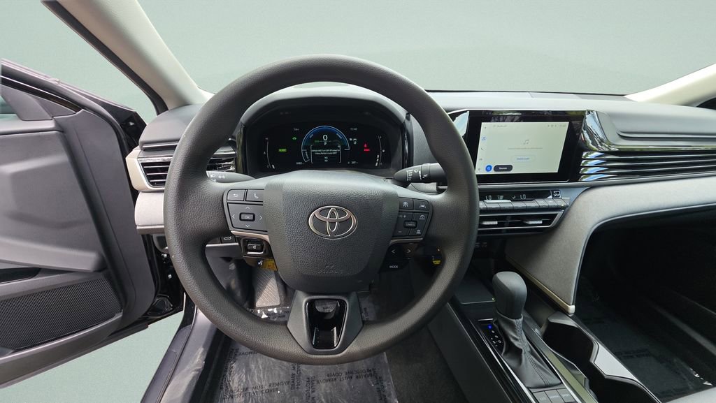 Used 2025 Toyota Camry LE w/ Convenience Package image 12