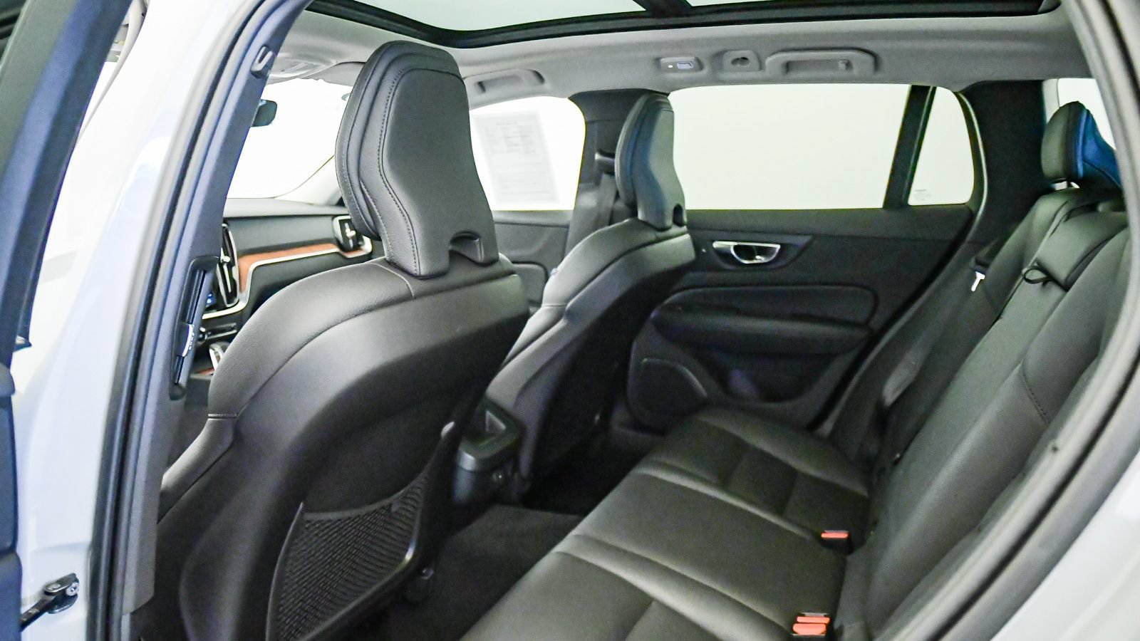 Certified 2025 Volvo V60 B5 Cross Country Plus AWD/4WD image 19