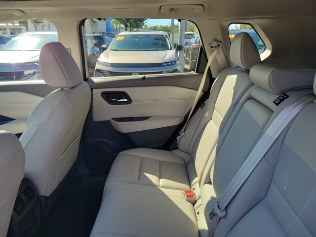 Used 2023 Nissan Rogue SV w/ SV Premium B Package FWD image 14