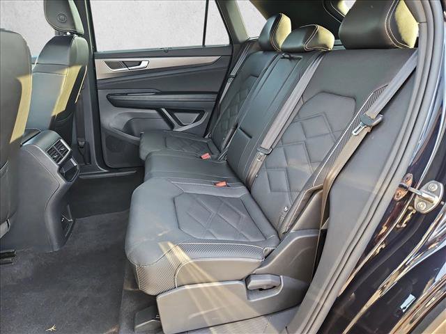 Used 2025 Volkswagen Atlas Cross Sport SE image 19