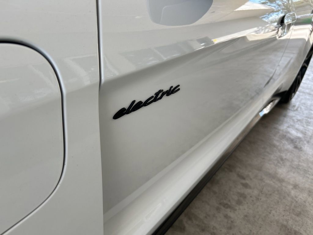 Used 2023 Porsche Taycan GTS image 16