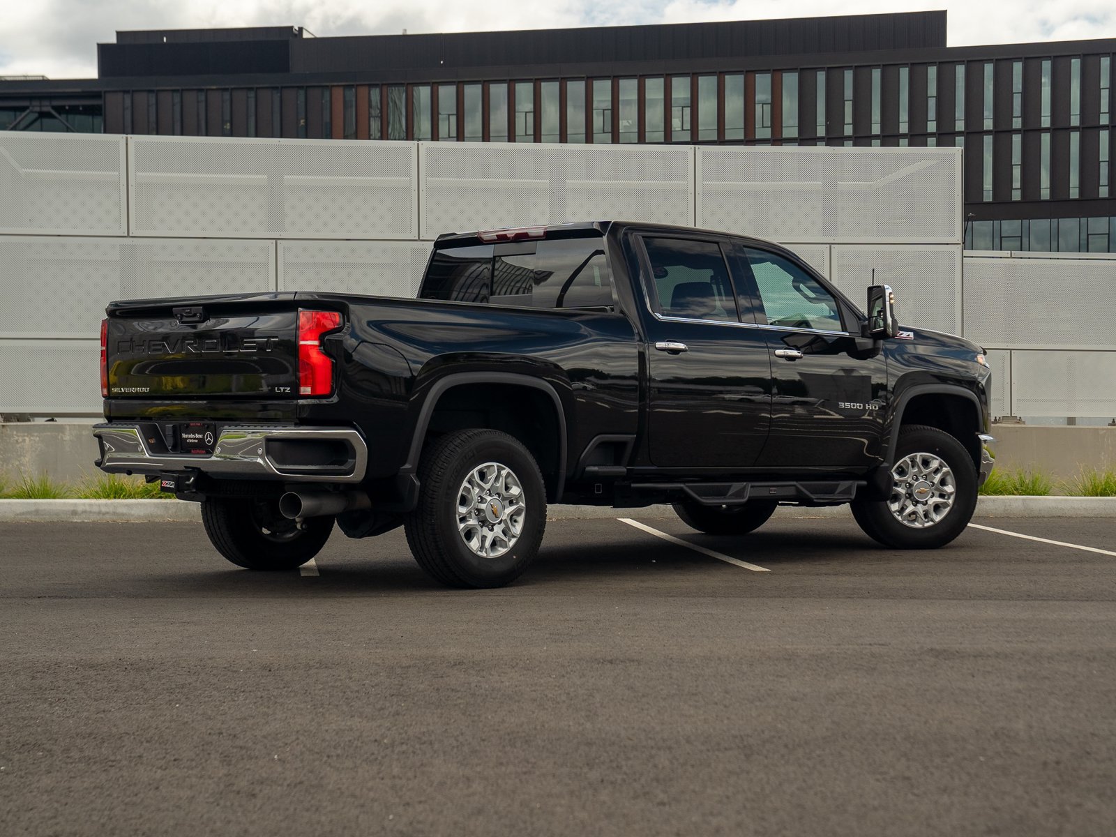 Used 2024 Chevrolet Silverado 3500 LTZ w/ LTZ Convenience Package AWD/4WD image 4