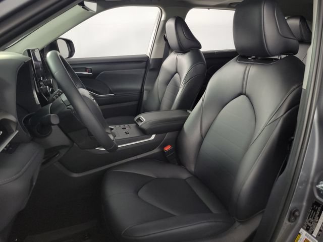 Used 2026 Toyota Highlander XLE AWD/4WD image 11