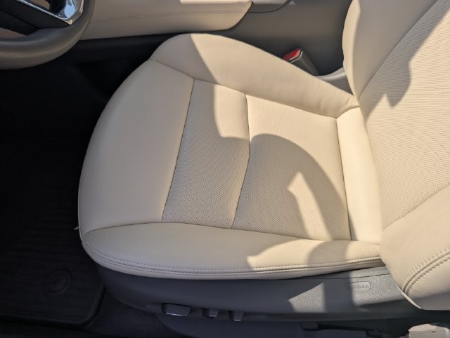 Used 2025 Cadillac XT6 Premium Luxury AWD/4WD image 16