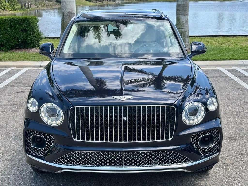 Used 2023 Bentley Bentayga Extended Wheelbase AWD/4WD image 2