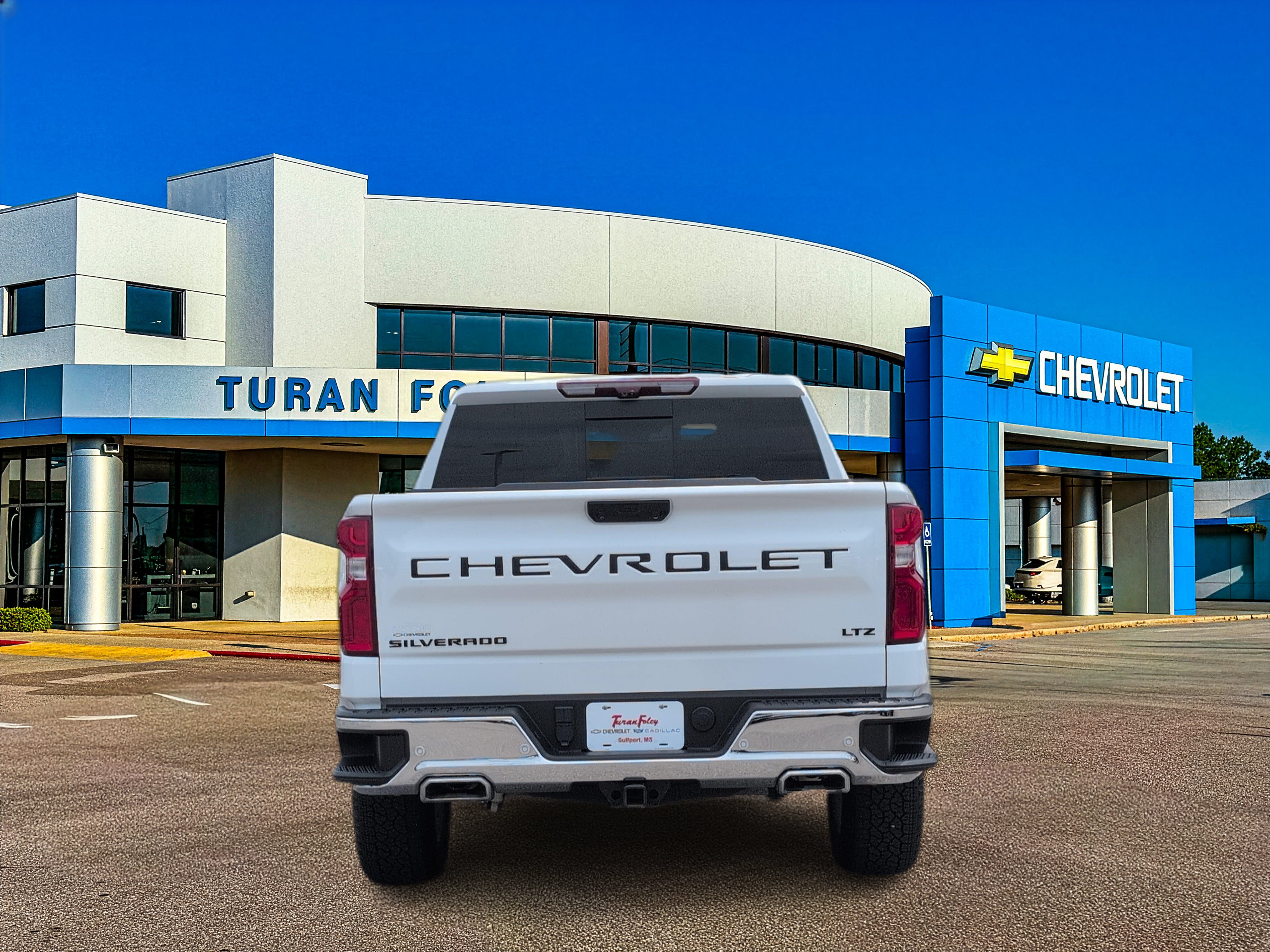 Used 2024 Chevrolet Silverado 1500 LTZ w/ Technology Package AWD/4WD image 4