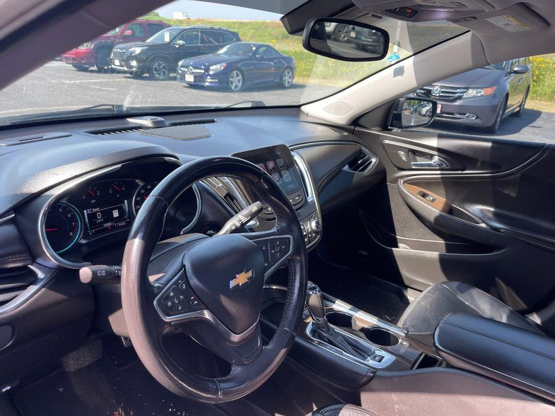 Used 2017 Chevrolet Malibu Premier w/ Premier Sun and Wheel Package FWD image 5