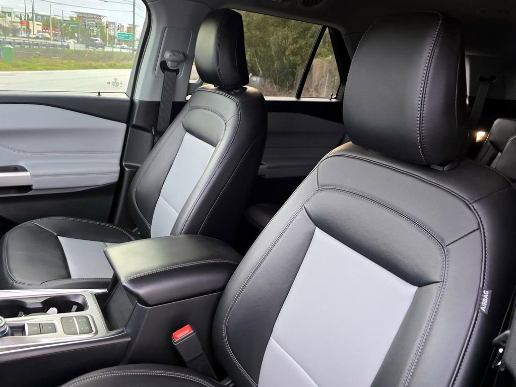 Used 2024 Ford Explorer XLT w/ Equipment Group 202A image 31