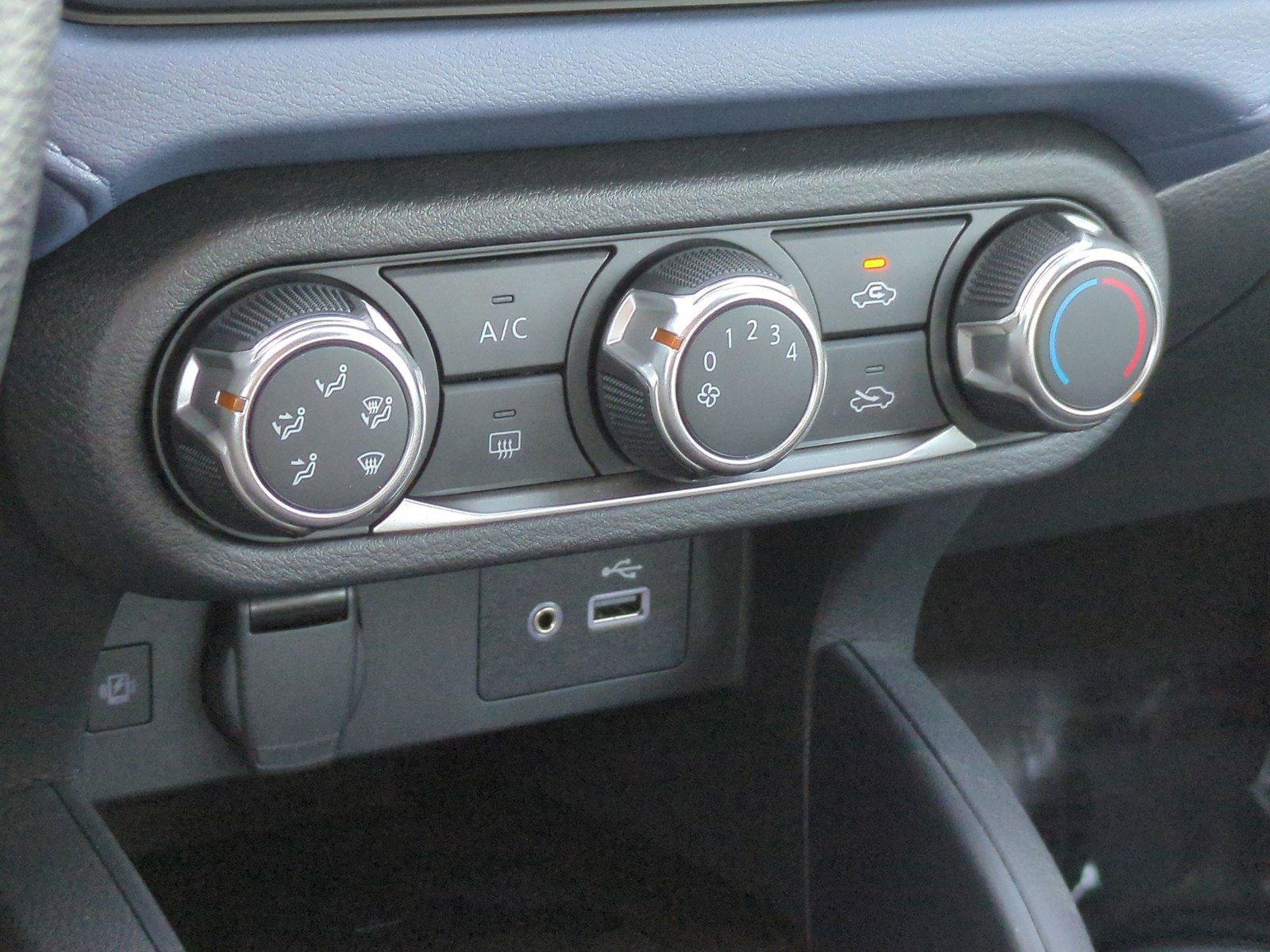 New 2025 Nissan Versa SV w/ Trunk Package image 19