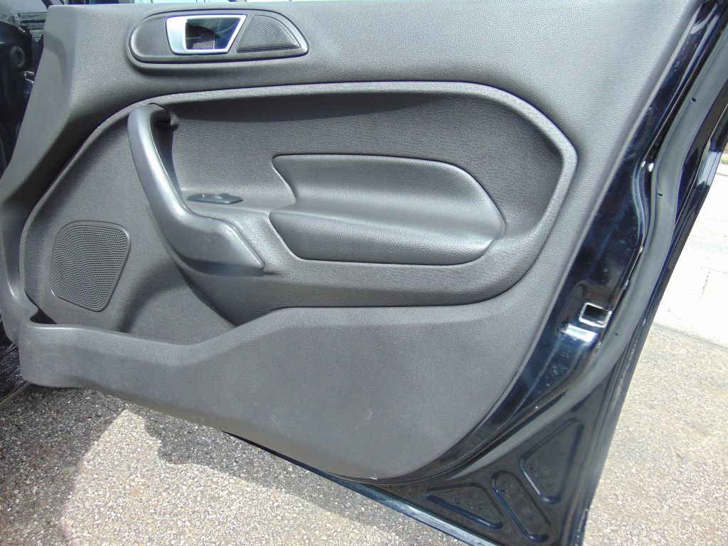 Used 2017 Ford Fiesta Titanium image 26