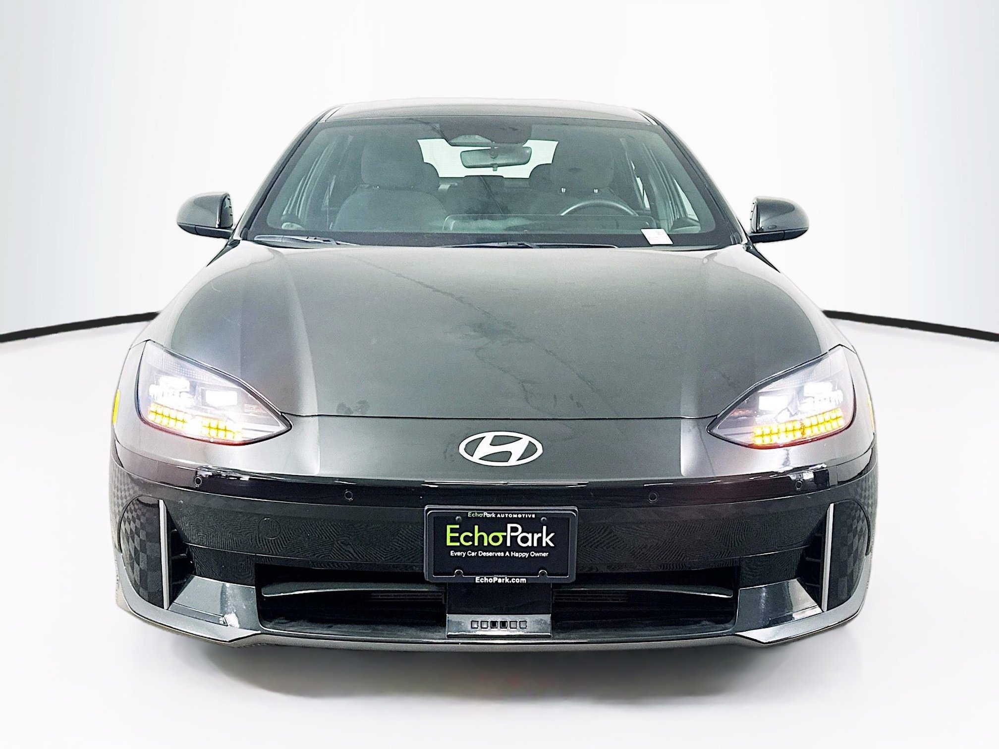 Used 2024 Hyundai Ioniq 6 SE RWD image 2