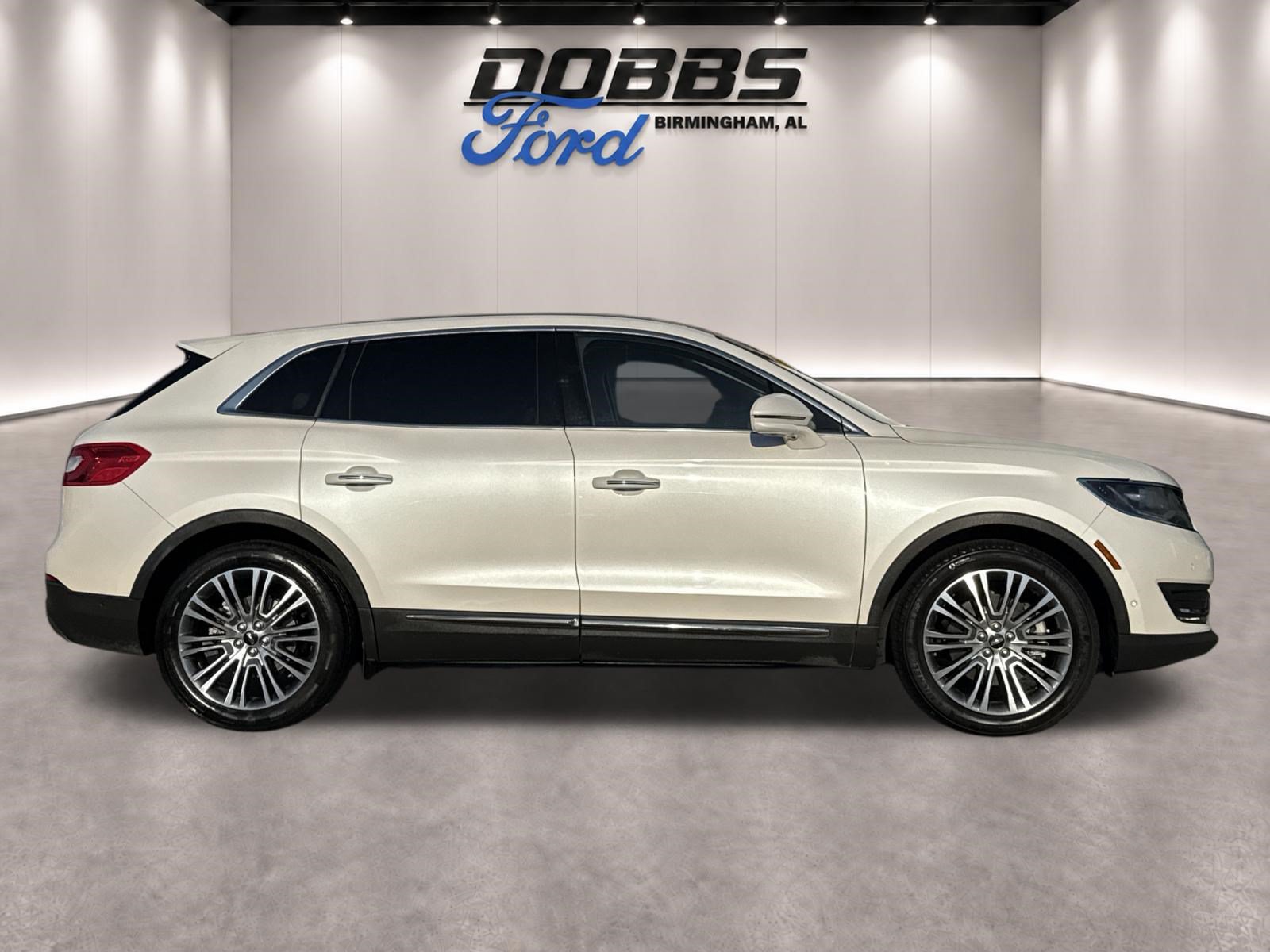 Used 2018 Lincoln MKX Reserve FWD image 4