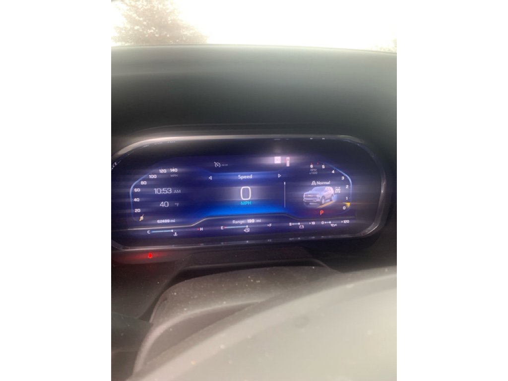 Used 2022 Chevrolet Suburban LT w/ Luxury Package image 8