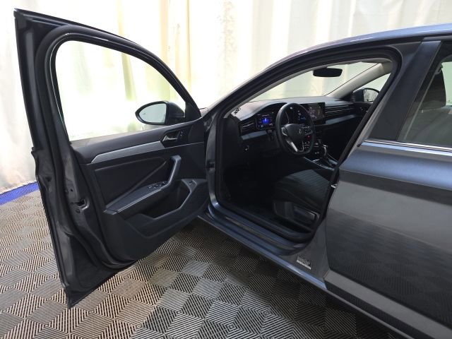 Used 2025 Volkswagen Jetta S image 11