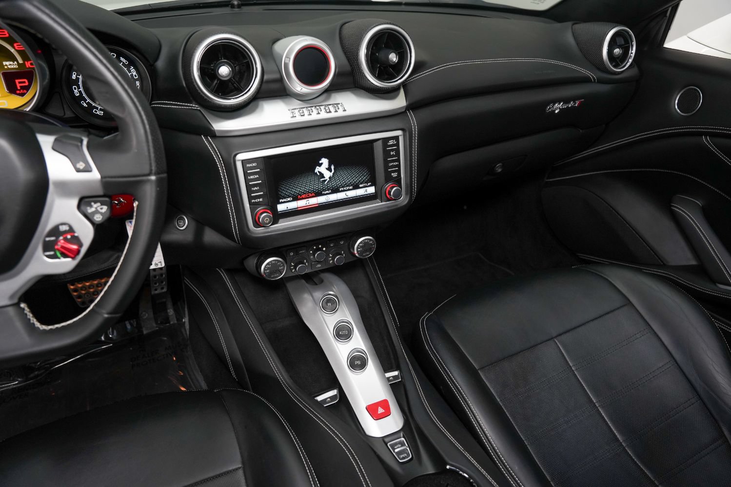 Used 2016 Ferrari California T RWD image 41
