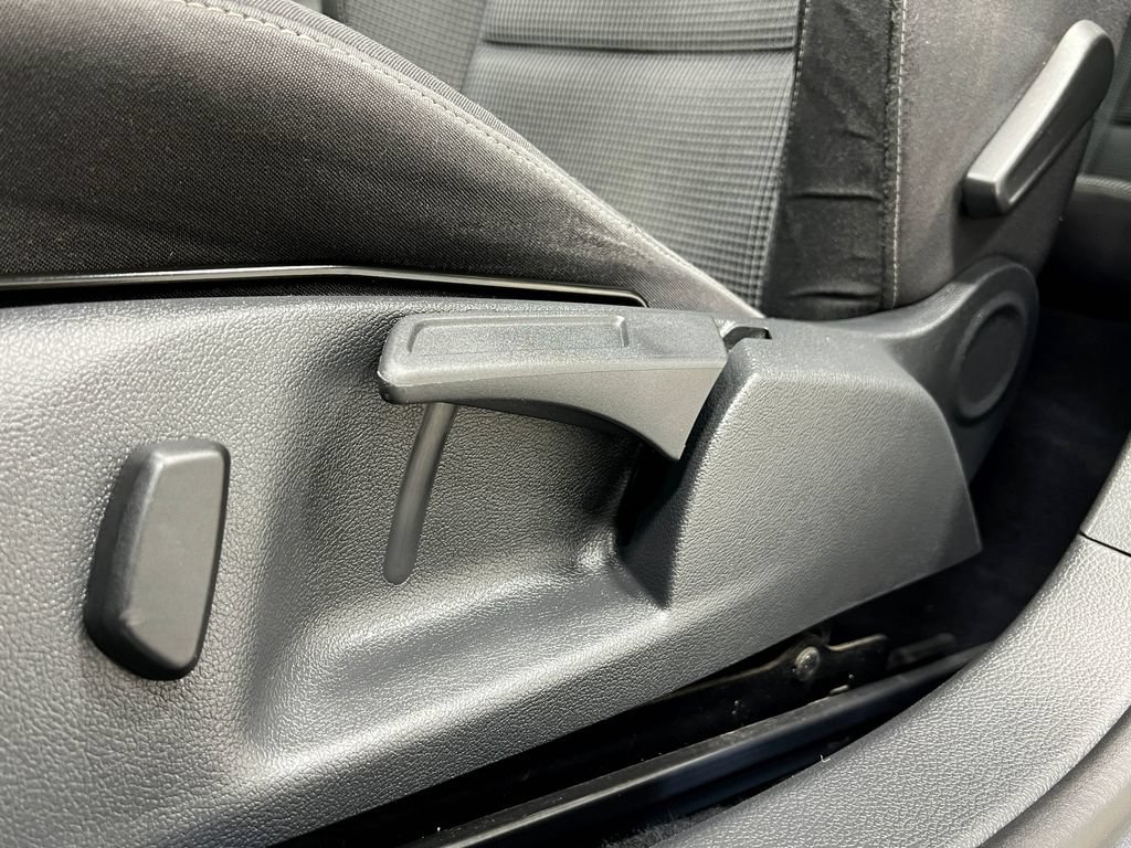 Used 2013 Volkswagen Golf 4-Door FWD image 15
