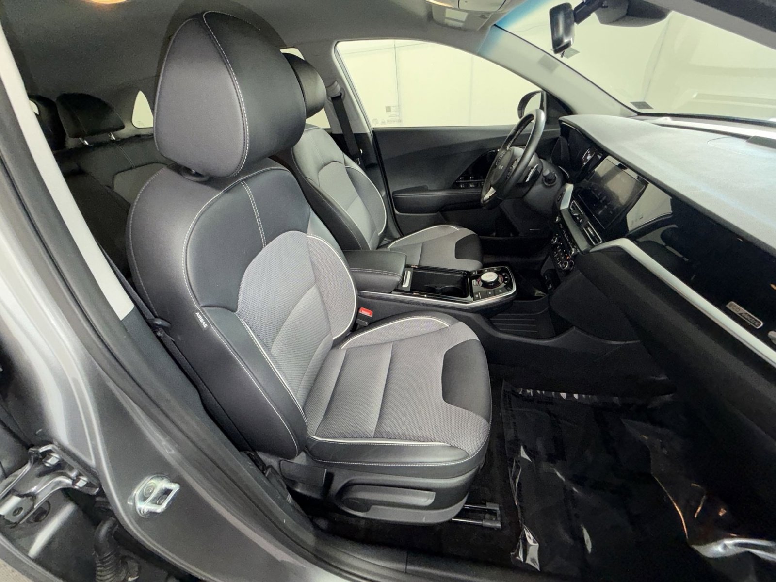 Used 2022 Kia Niro EX w/ Cold Weather Package image 26