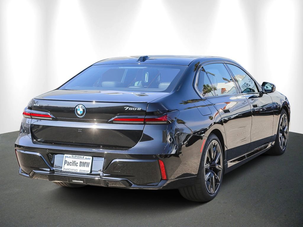 Used 2025 BMW 750e xDrive w/ Premium Package AWD/4WD image 6