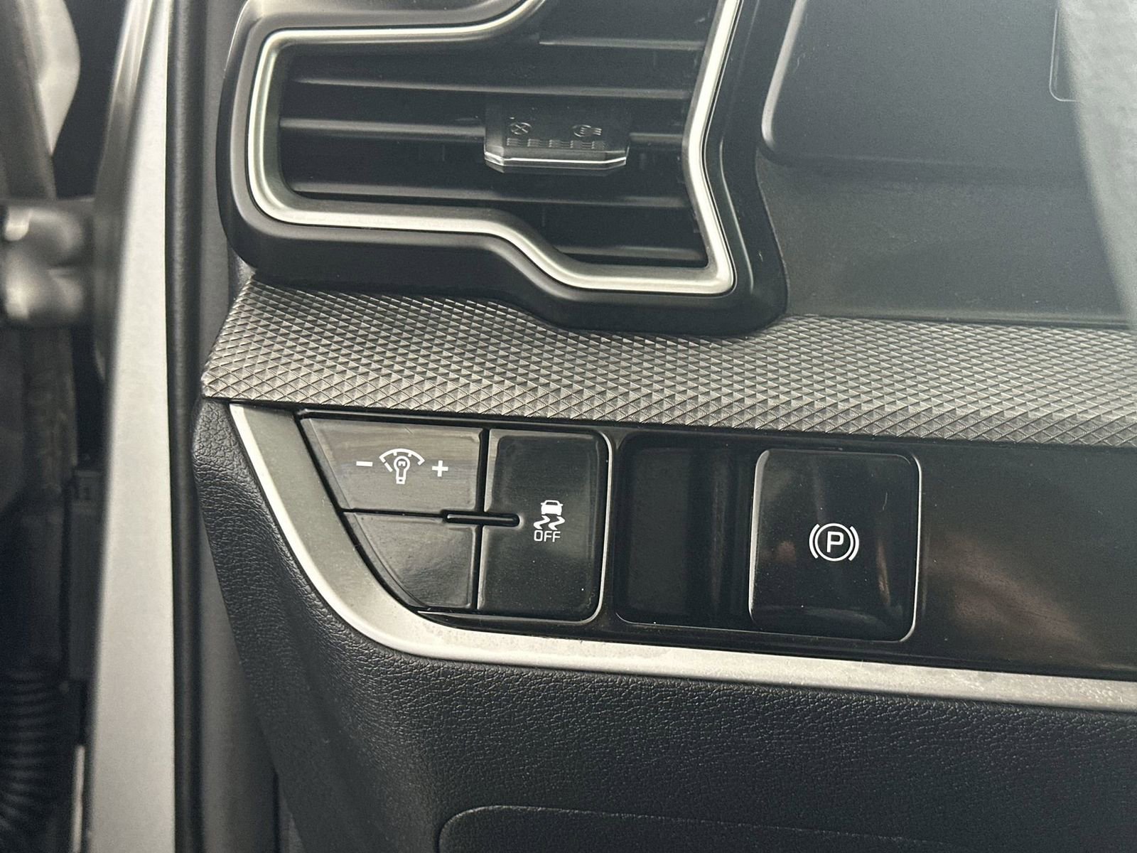 Used 2023 Kia Sportage LX image 18