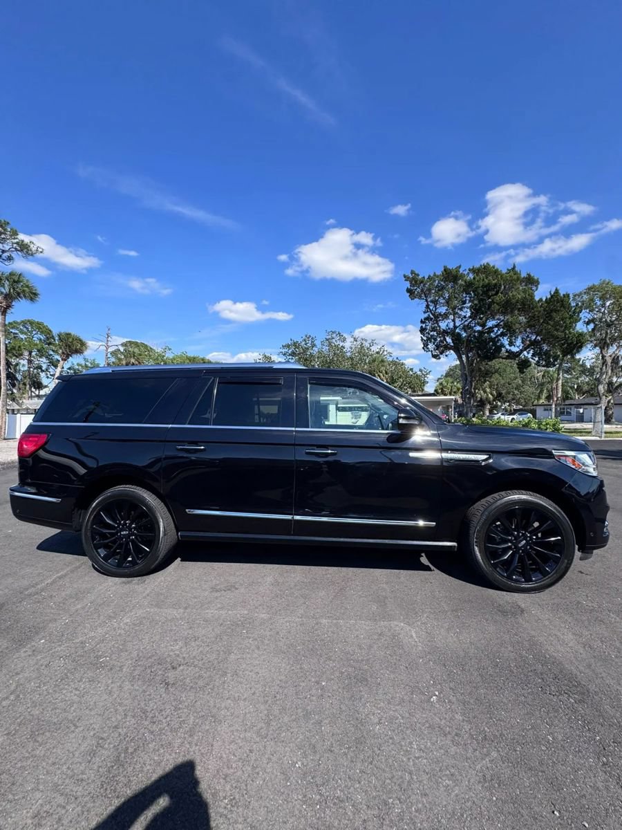 Used 2021 Lincoln Navigator L Reserve AWD/4WD image 4